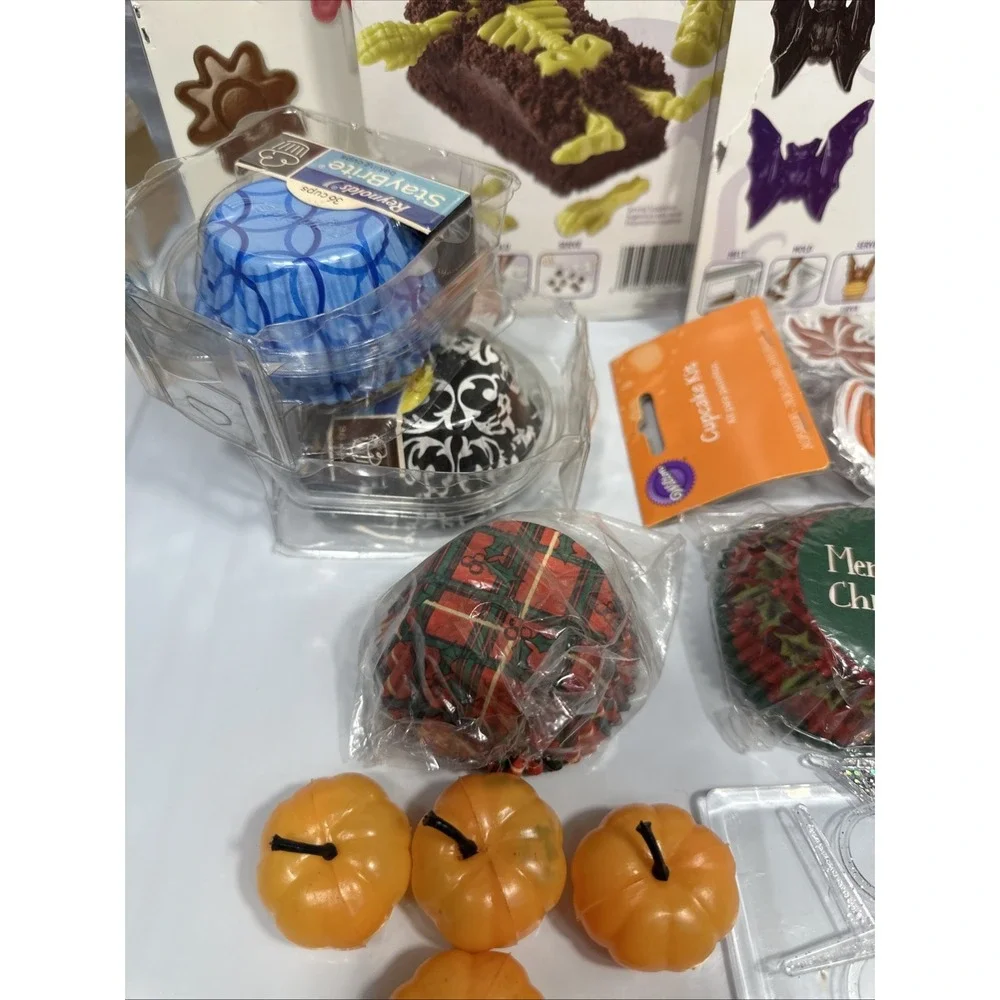 Lot Of Candy‎ And Baking Items Molds, Halloween Christmas Vintage Clowns 25 Lot